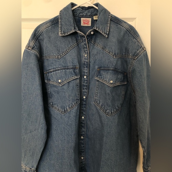 Levi’s Button down denim shirt (Updated sizes) - Picture 3 of 14